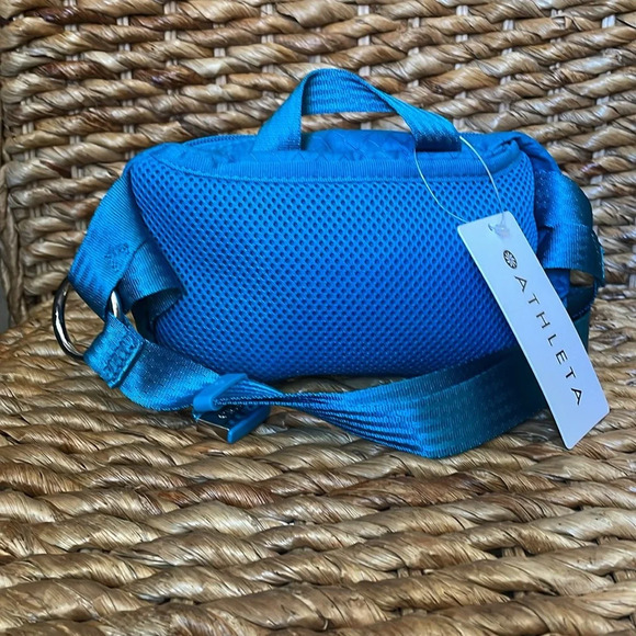 Athleta Excursion Mini Belt Bag Crossbody Fanny Pack Turquoise NWT - Picture 2 of 10